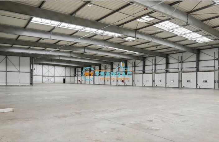 My Transac vous propose à la location une Messagerie de 6 704 m² dont 1 393m² de bureaux et locaux sociaux sur 26 429 m² de terrain situé à Lieusaint — photo 3