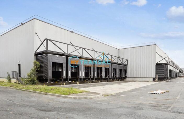 My Transac vous propose à la location une Messagerie de 6 704 m² dont 1 393m² de bureaux et locaux sociaux sur 26 429 m² de terrain situé à Lieusaint — photo 4