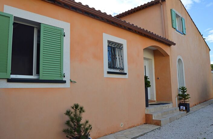 Villa — photo 2
