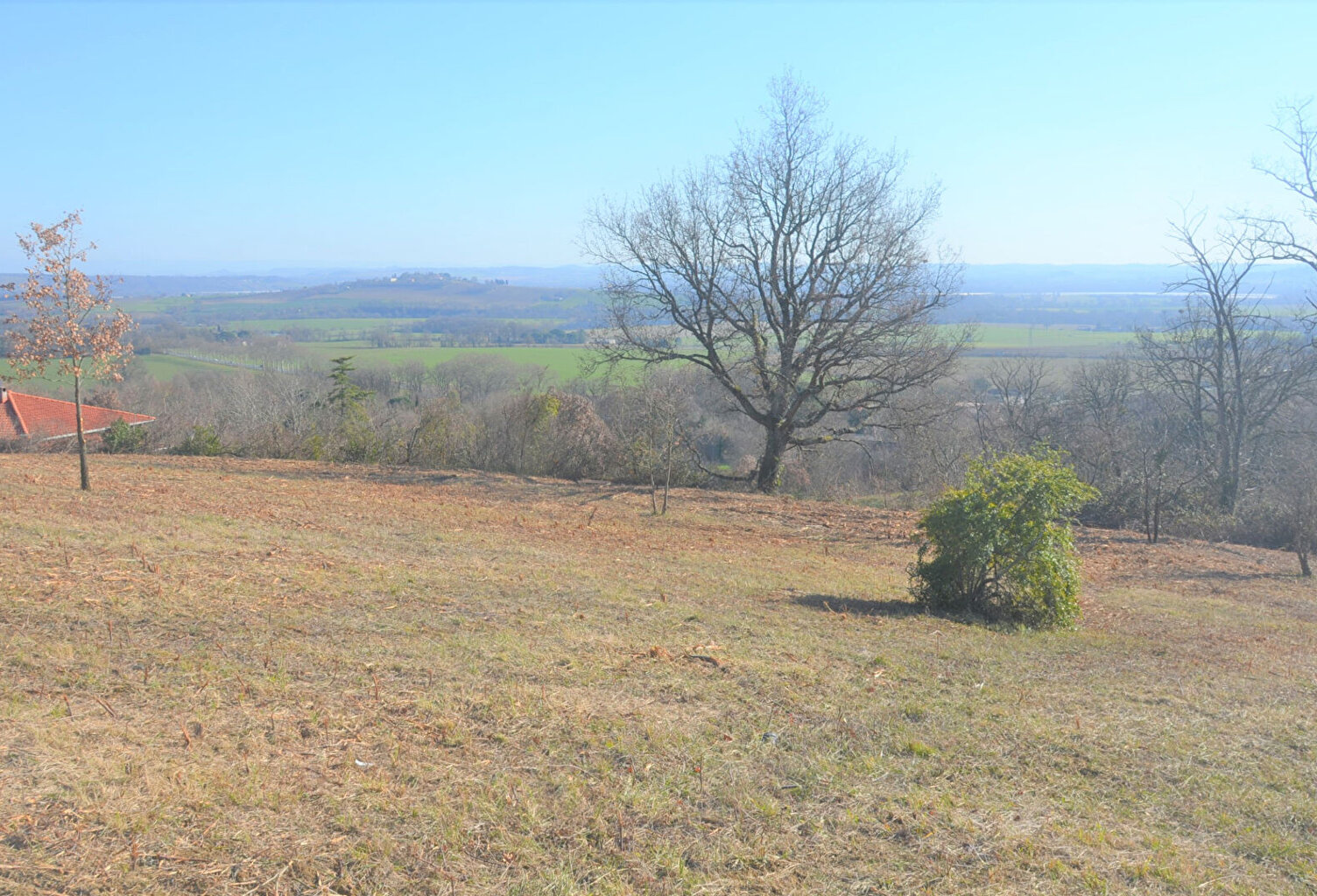 Beau terrain de 1138 m2  à l'orée du village Vue dégagée — photo 1