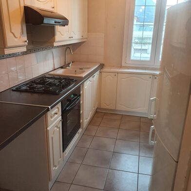 Appartement 3 pièces 881 €