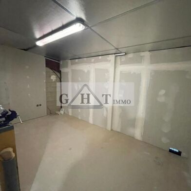 Local industriel  435000 €