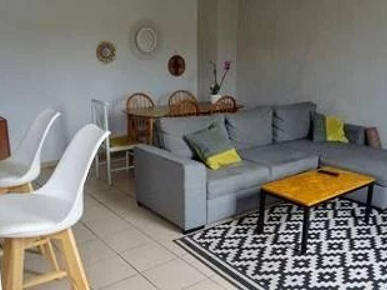 T3 avec balcon en plein centre de ANSE — photo 1