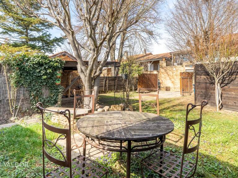 Maison typique de hameau en pierres — photo 1