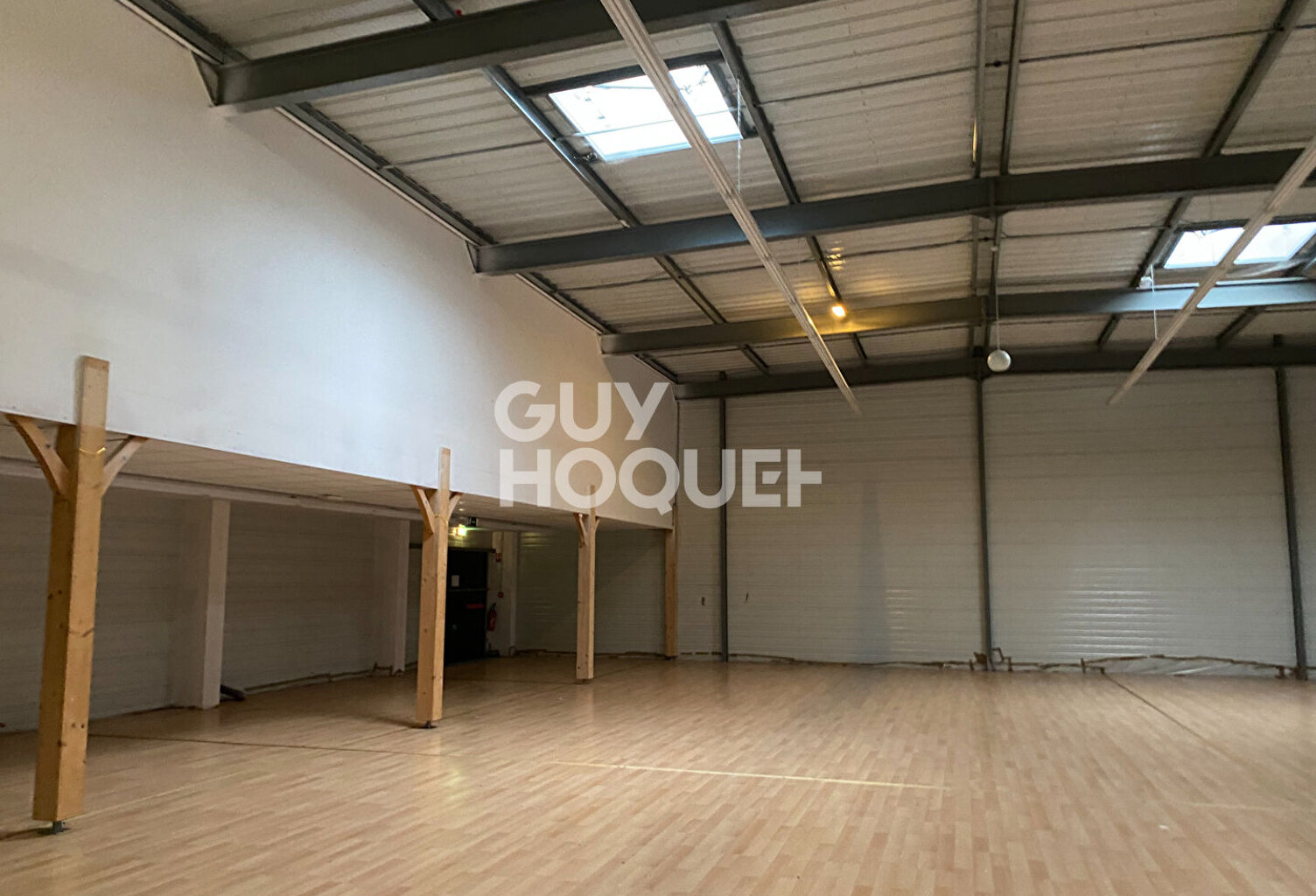 Local commercial Saint Medard De Guizieres 630 m2 — photo 1