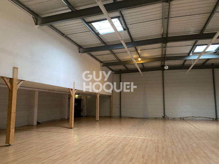Local commercial Saint Medard De Guizieres 630 m2 — photo 1
