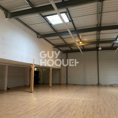 Commerce  453000 €