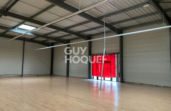 Local commercial Saint Medard De Guizieres 630 m2 — photo 2