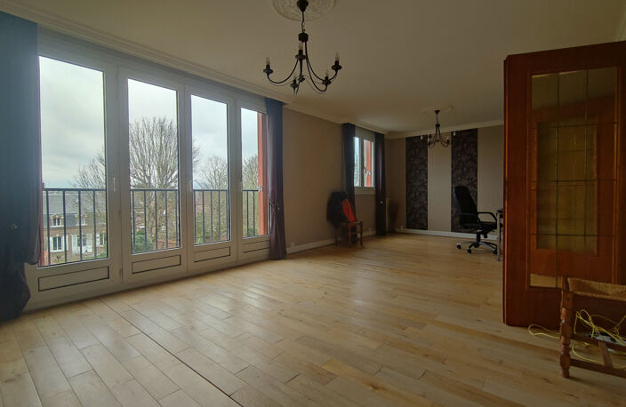 PLEIN CENTRE VILLE, MAGNIFIQUE F4 DE 80 M2 AVEC TERRASSE DE — photo 2