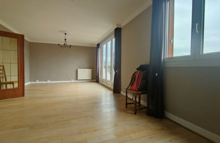 PLEIN CENTRE VILLE, MAGNIFIQUE F4 DE 80 M2 AVEC TERRASSE DE — photo 3