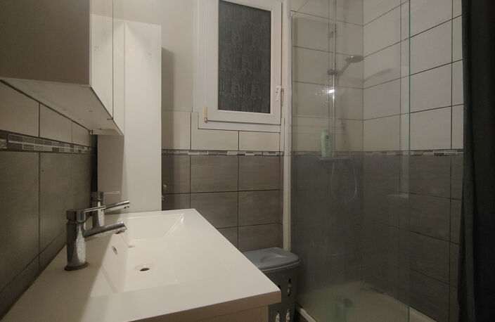 PLEIN CENTRE VILLE, MAGNIFIQUE F4 DE 80 M2 AVEC TERRASSE DE — photo 5