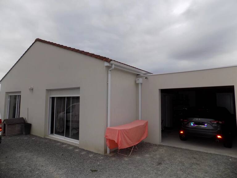 Maison de plain pied de 96,17m² à Epannes — photo 1