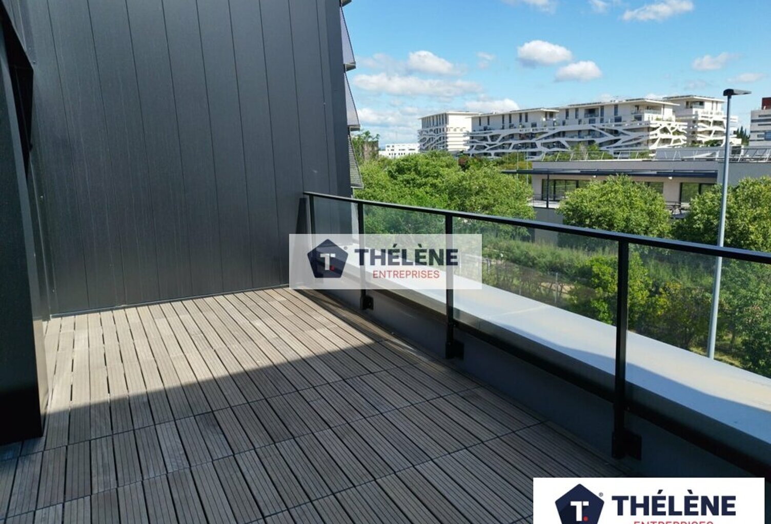 IMMEUBLE DE BUREAUX à LOUER — photo 1