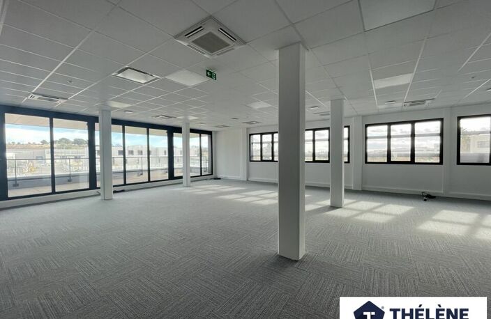 IMMEUBLE DE BUREAUX à LOUER — photo 2