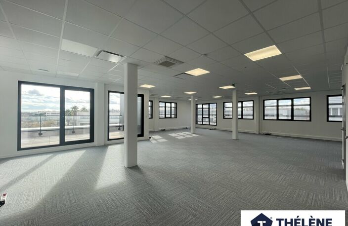 IMMEUBLE DE BUREAUX à LOUER — photo 3