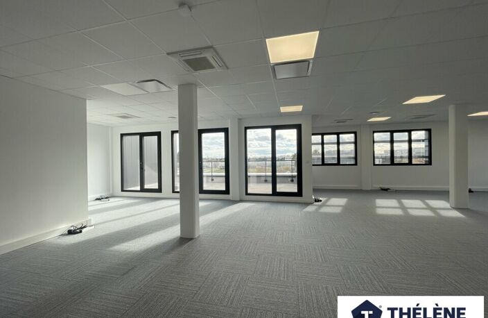 IMMEUBLE DE BUREAUX à LOUER — photo 4