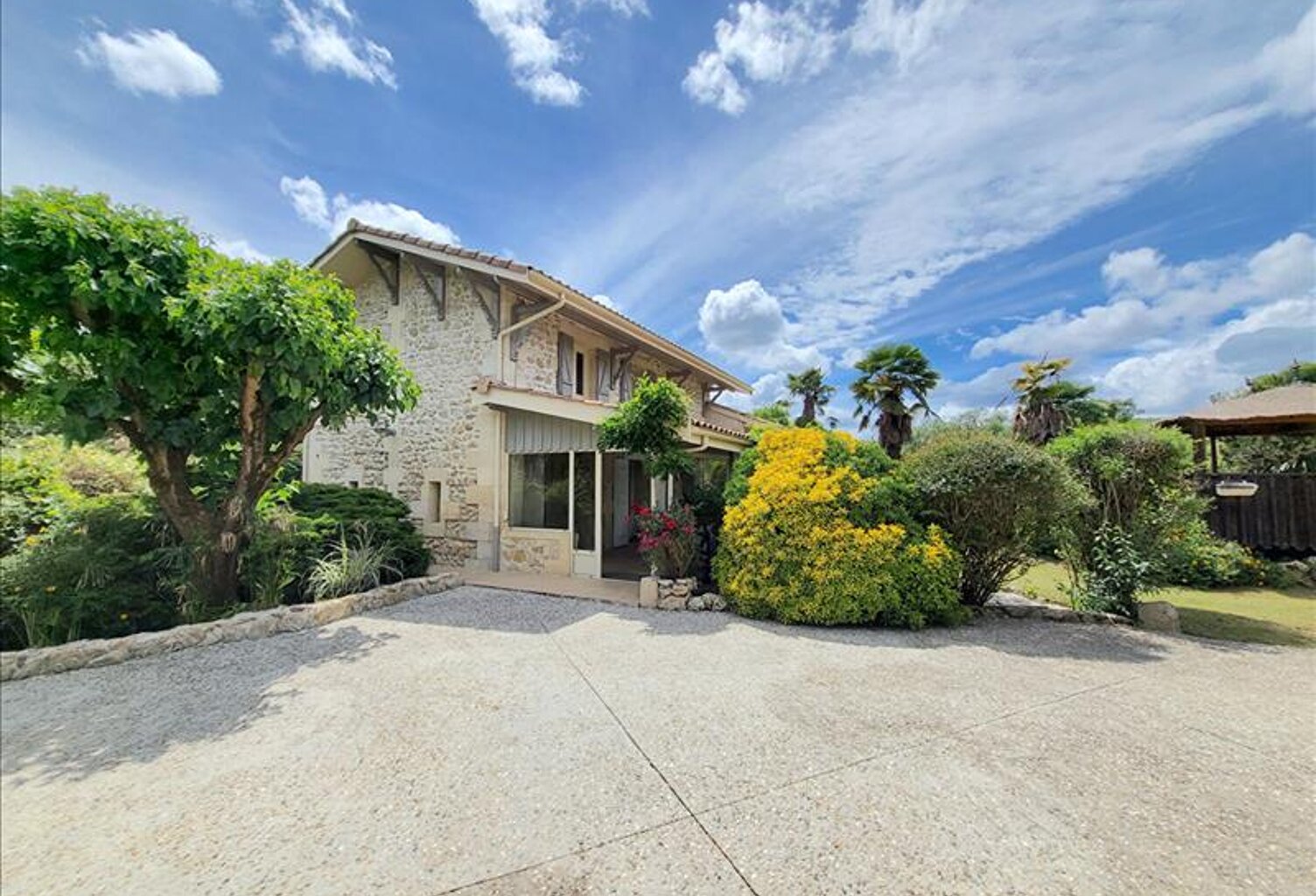 Maison en pierre de 6 pièces principales — photo 1