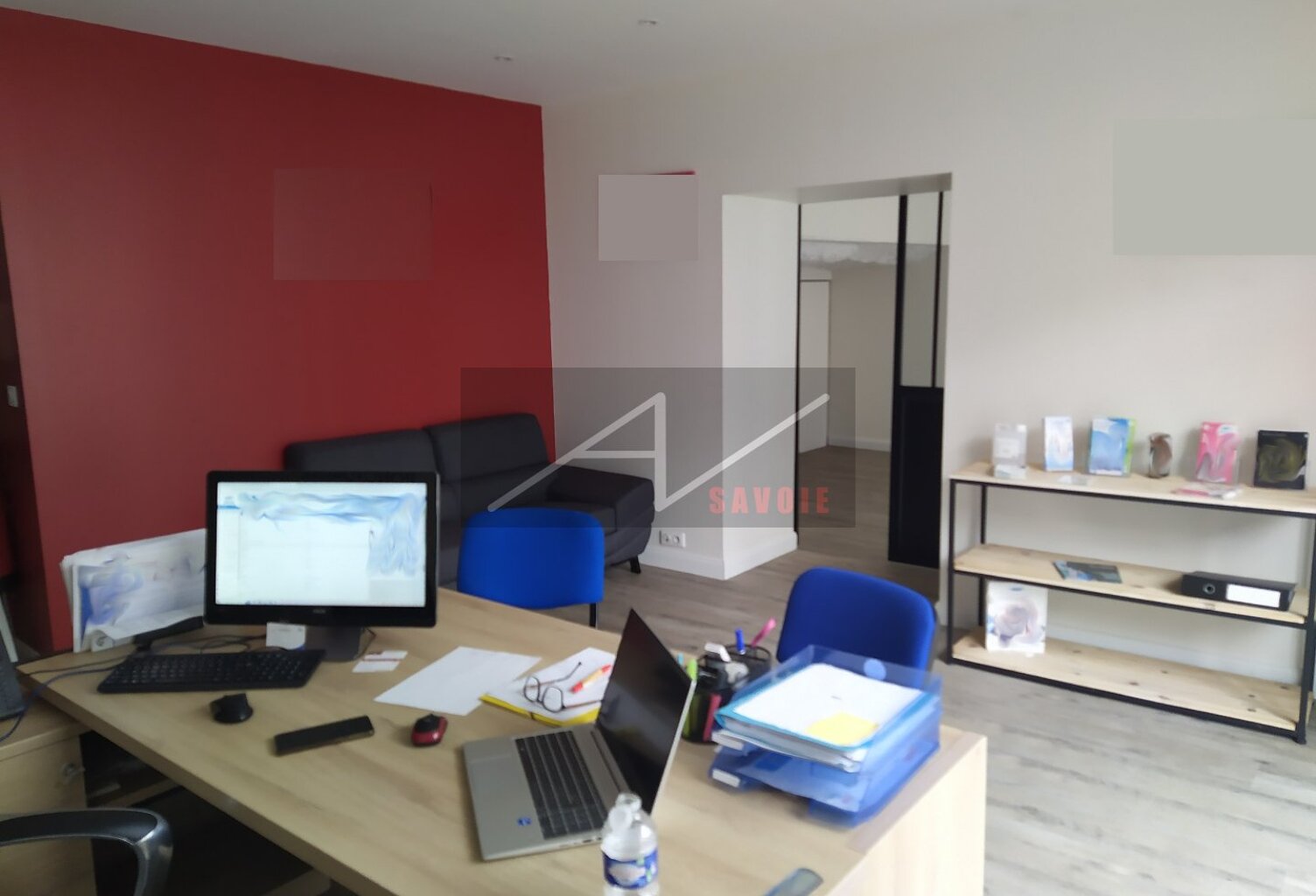 Local commercial — photo 1