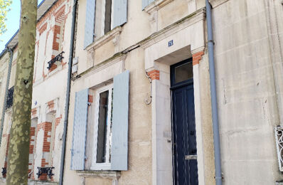 location maison 770 € CC /mois à proximité de Saint-Césaire (17770)