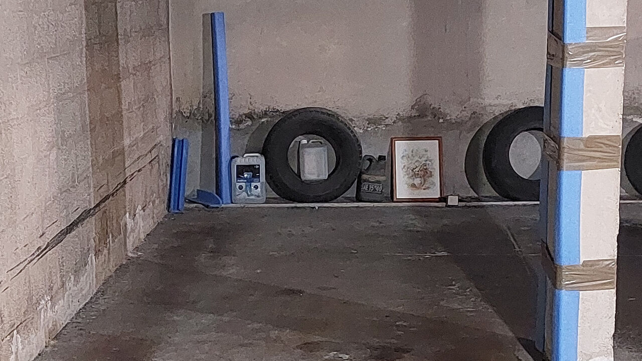 garage  pièces 8 m2 à vendre à Nice (06300)