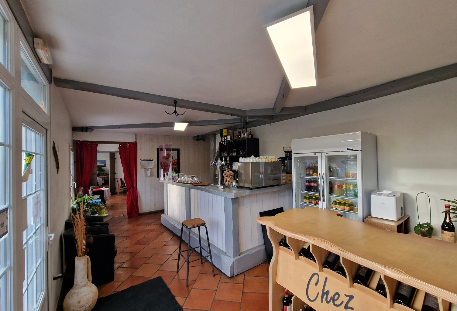 Vente commerce  400 m² Saint-Georges-des-Coteaux (17810) — photo 1