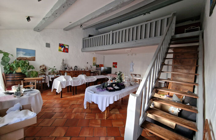 Vente commerce  400 m² Saint-Georges-des-Coteaux (17810) — photo 2