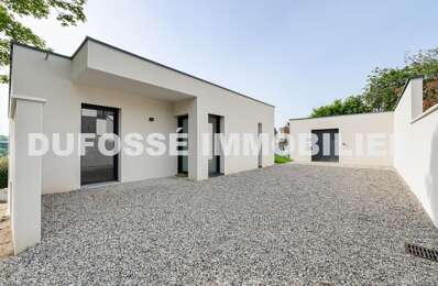 location maison 2 950 € CC /mois à proximité de Fontaines-Saint-Martin (69270)