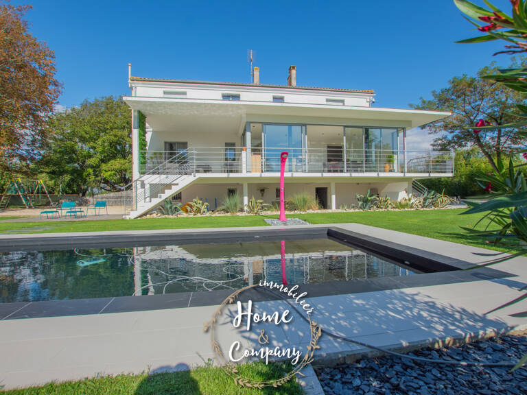 SAUJON - MAISON FAMILIALE RÉNOVEE AVEC PISCINE — photo 1