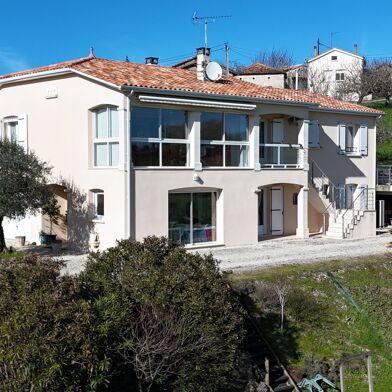 Maison 7 pièces 205 m²