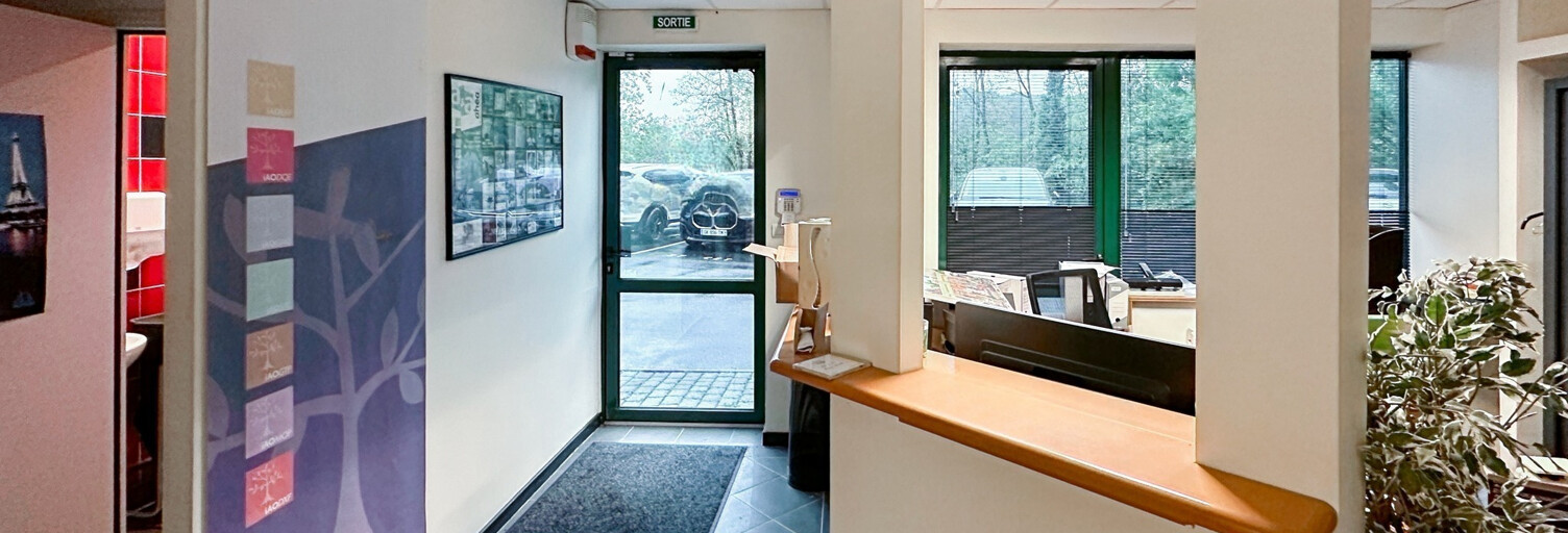 Bureau  100 m² à louer à Lissieu (69380)