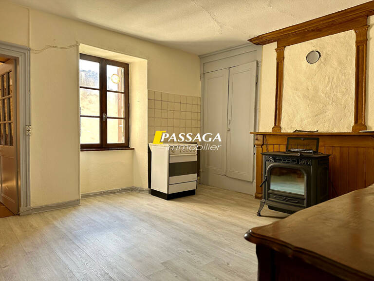 A VENDRE - Maison d'habitation de type 4 avec cour intérieure - SEVERAC D'AVEYRON — photo 1