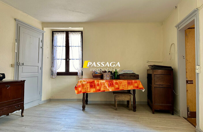 A VENDRE - Maison d'habitation de type 4 avec cour intérieure - SEVERAC D'AVEYRON — photo 2