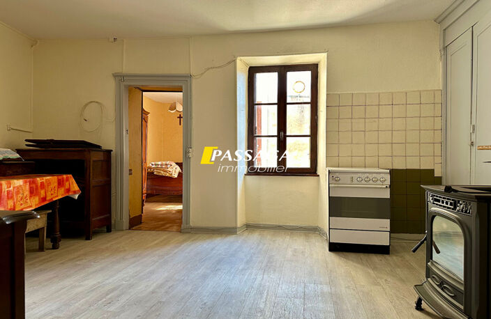 A VENDRE - Maison d'habitation de type 4 avec cour intérieure - SEVERAC D'AVEYRON — photo 3