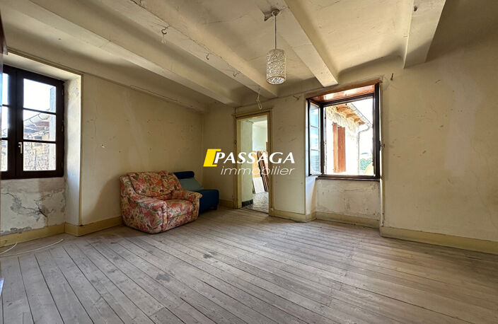 A VENDRE - Maison d'habitation de type 4 avec cour intérieure - SEVERAC D'AVEYRON — photo 5
