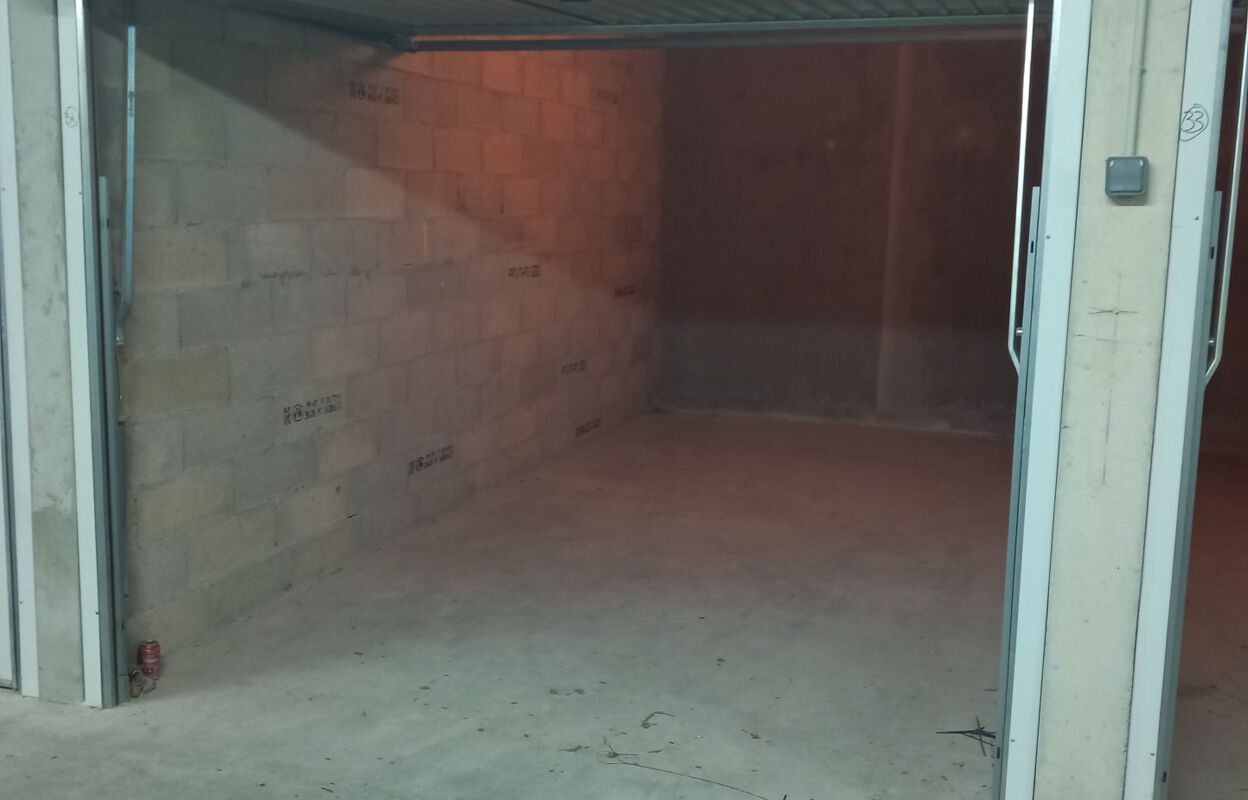 garage  pièces 15 m2 à louer à La Ciotat (13600)