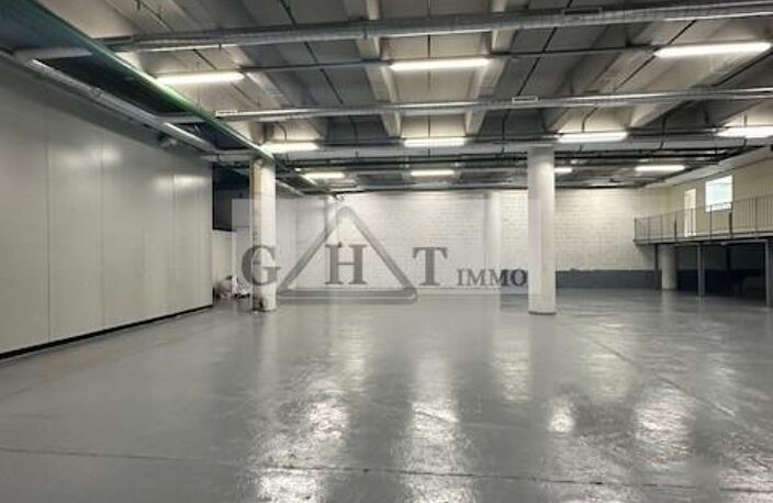 ENTREPOT BUREAUX 1200M² BAGNOLET — photo 2