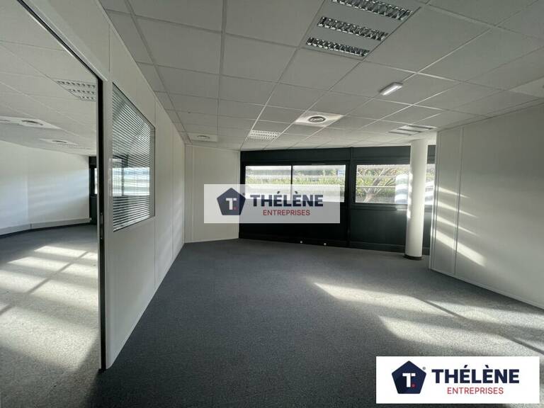 BUREAUX à LOUER — photo 1