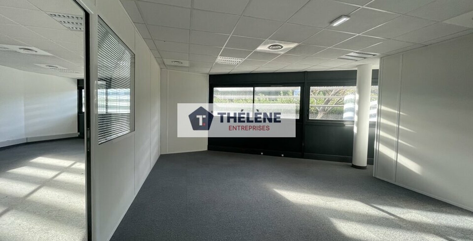 BUREAUX à LOUER — photo 1
