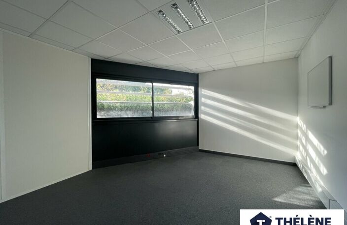 BUREAUX à LOUER — photo 2
