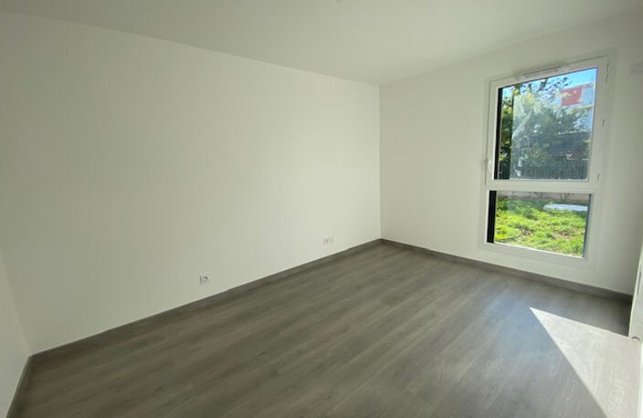 T4 90M2 - REZ DE JARDIN - TERRASSE 33M2 — photo 3