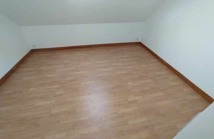 Location appartement  75 m² à Hirson (02500) — photo 3