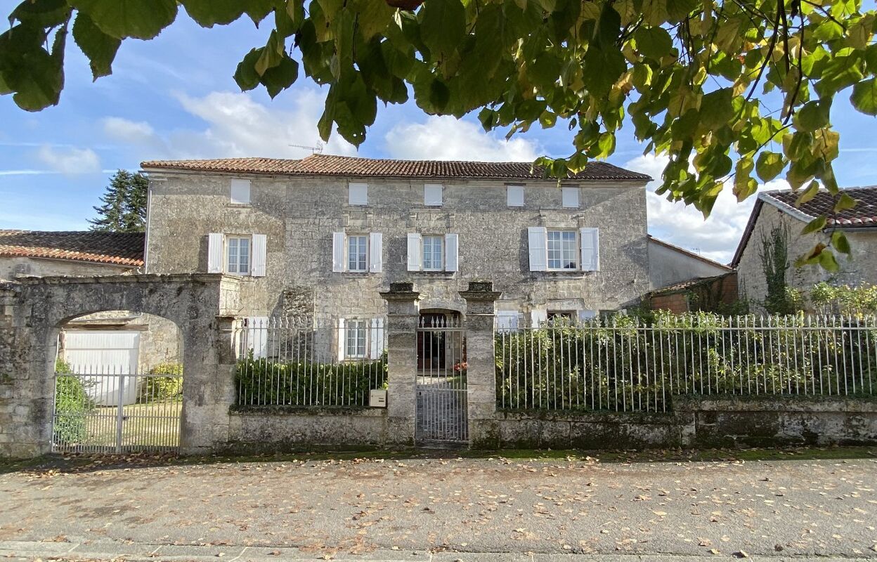 maison 9 pièces 342 m2 à vendre à Sers (16410)