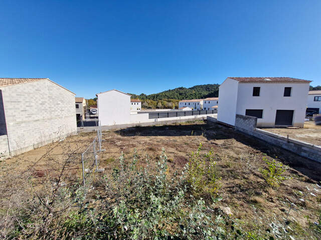 LE PUY STE REPARADE, TERRAIN CONSTRUCTIBLE de 558 M² . — photo du bien