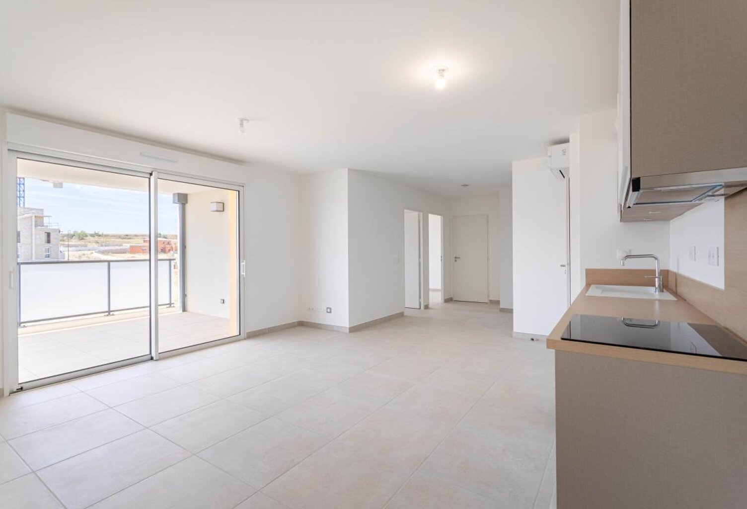 Appartement neuf au 1er étage avec parking — photo 1