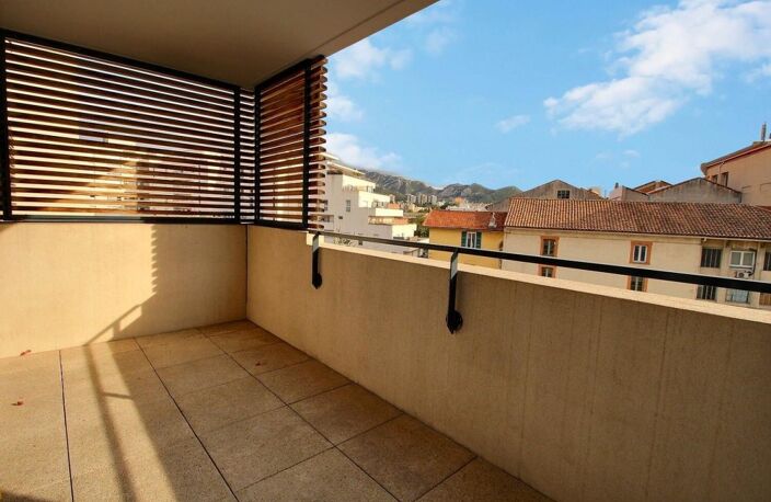 Appartement T2 44 m² vendu loué avec terrasse et garage – Très bon état – 13010 Marseille — photo 2