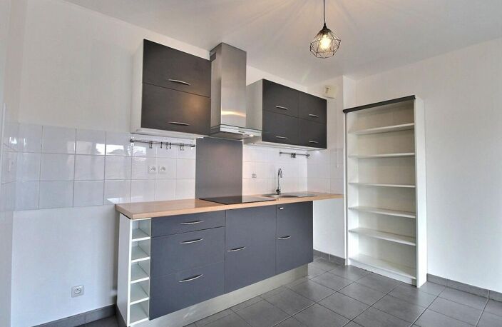 Appartement T2 44 m² vendu loué avec terrasse et garage – Très bon état – 13010 Marseille — photo 3