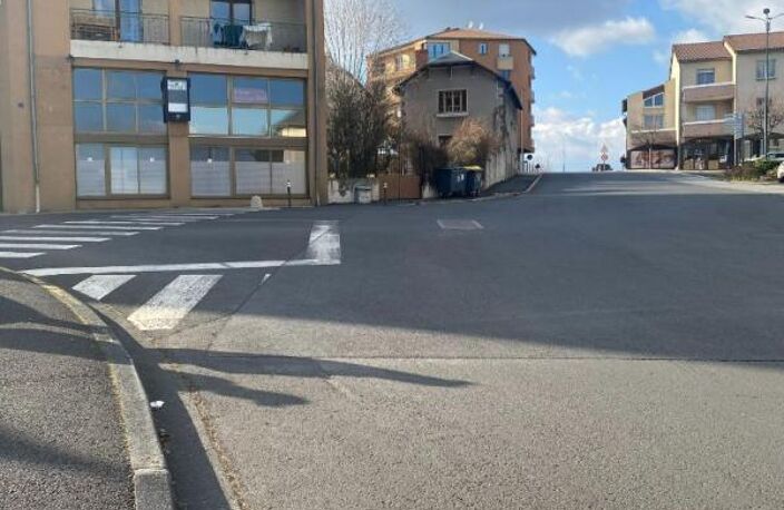 Local commercial Saint Flour 90 m2 — photo 2
