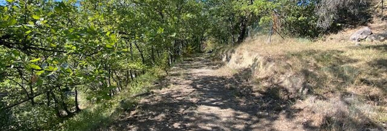 Terrain  1820 m² à vendre à Pierrevert (04860)