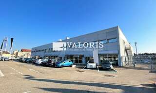 Commerce  2350 m² à louer à Vénissieux (69200)