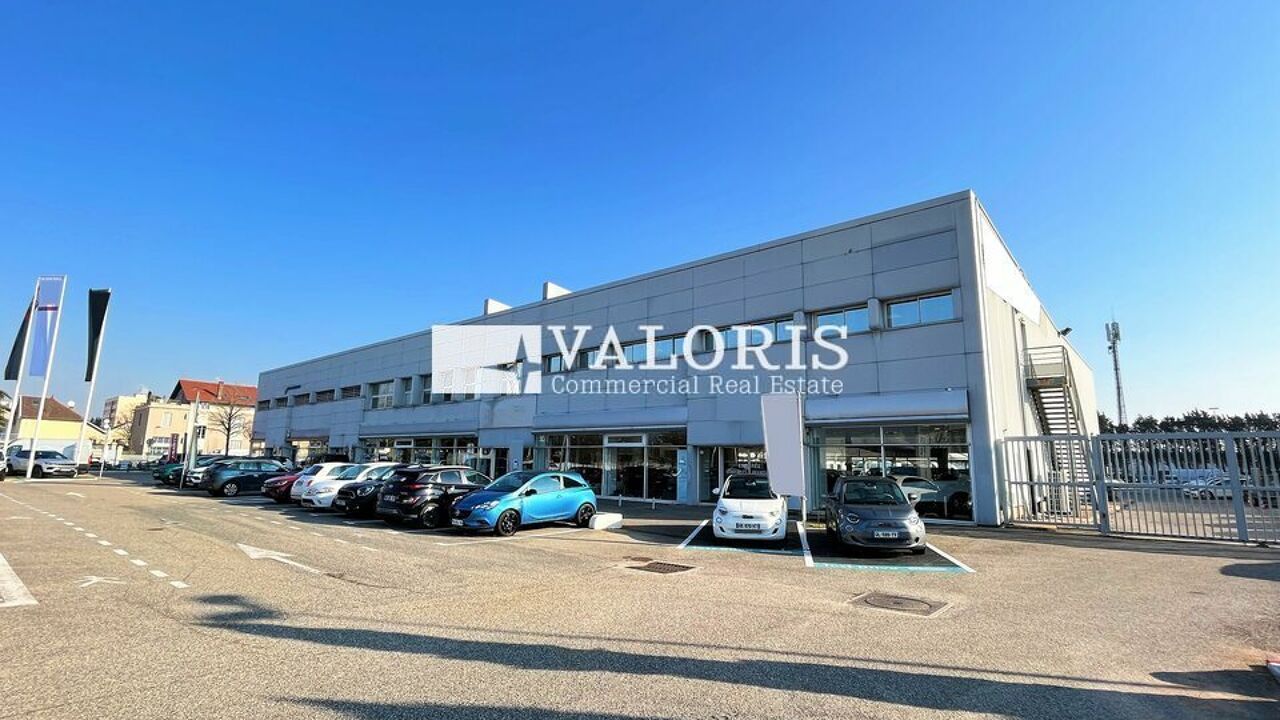 commerce  pièces 2350 m2 à louer à Vénissieux (69200)